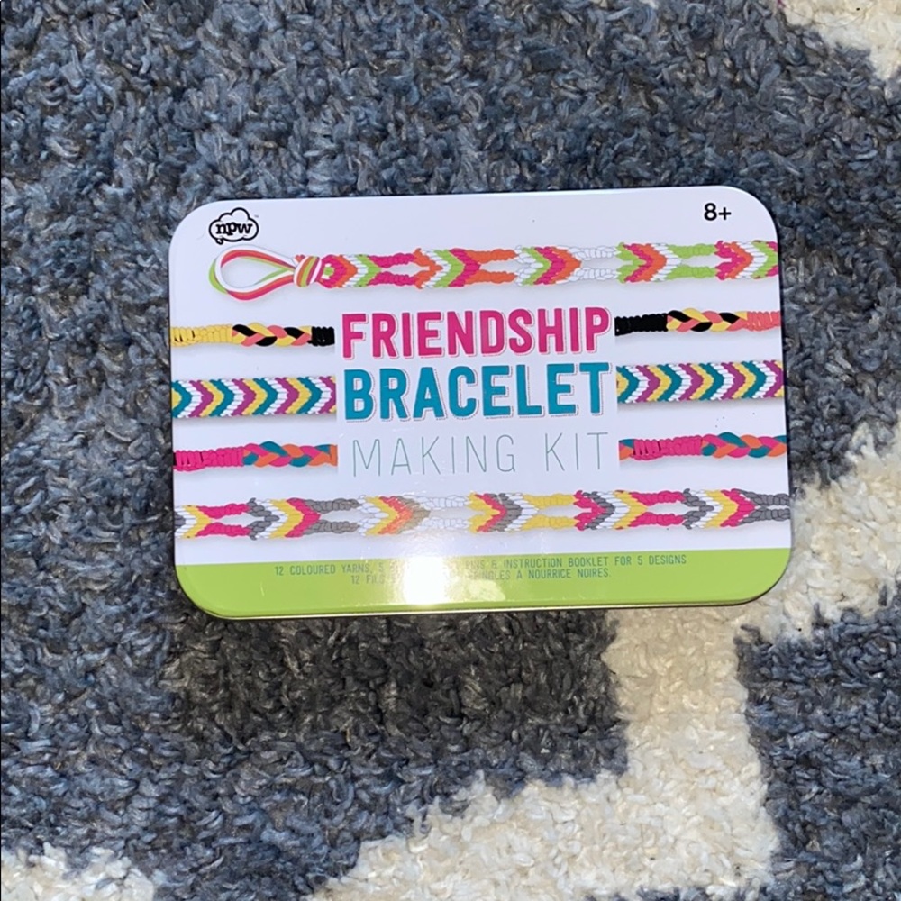 Friendship bracelet making kit